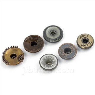 Jeans peze bouton stud