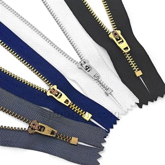 Zip metal pa lakou a